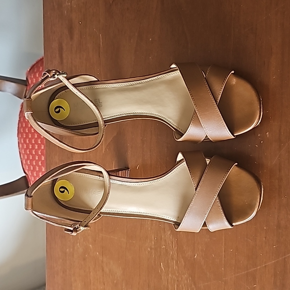 MK Michael Kors platform sandal 9M